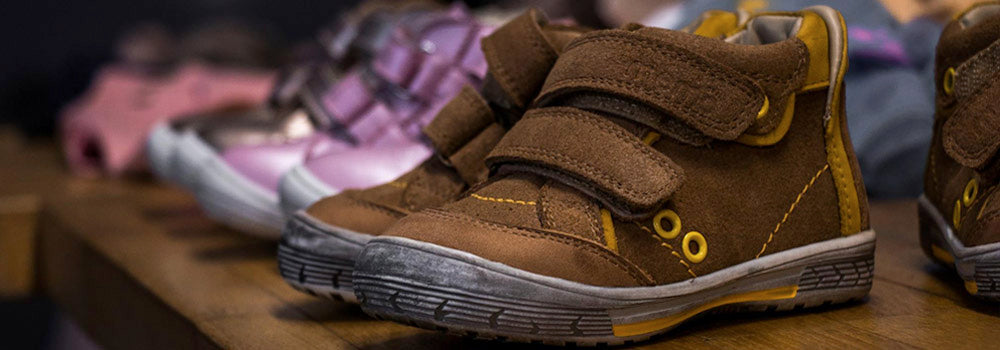 5 головних помилок батьків при купівлі першого дитячого взуття