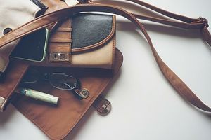 Як почистити шкіряну сумку і оновити її вигляд вдома фото